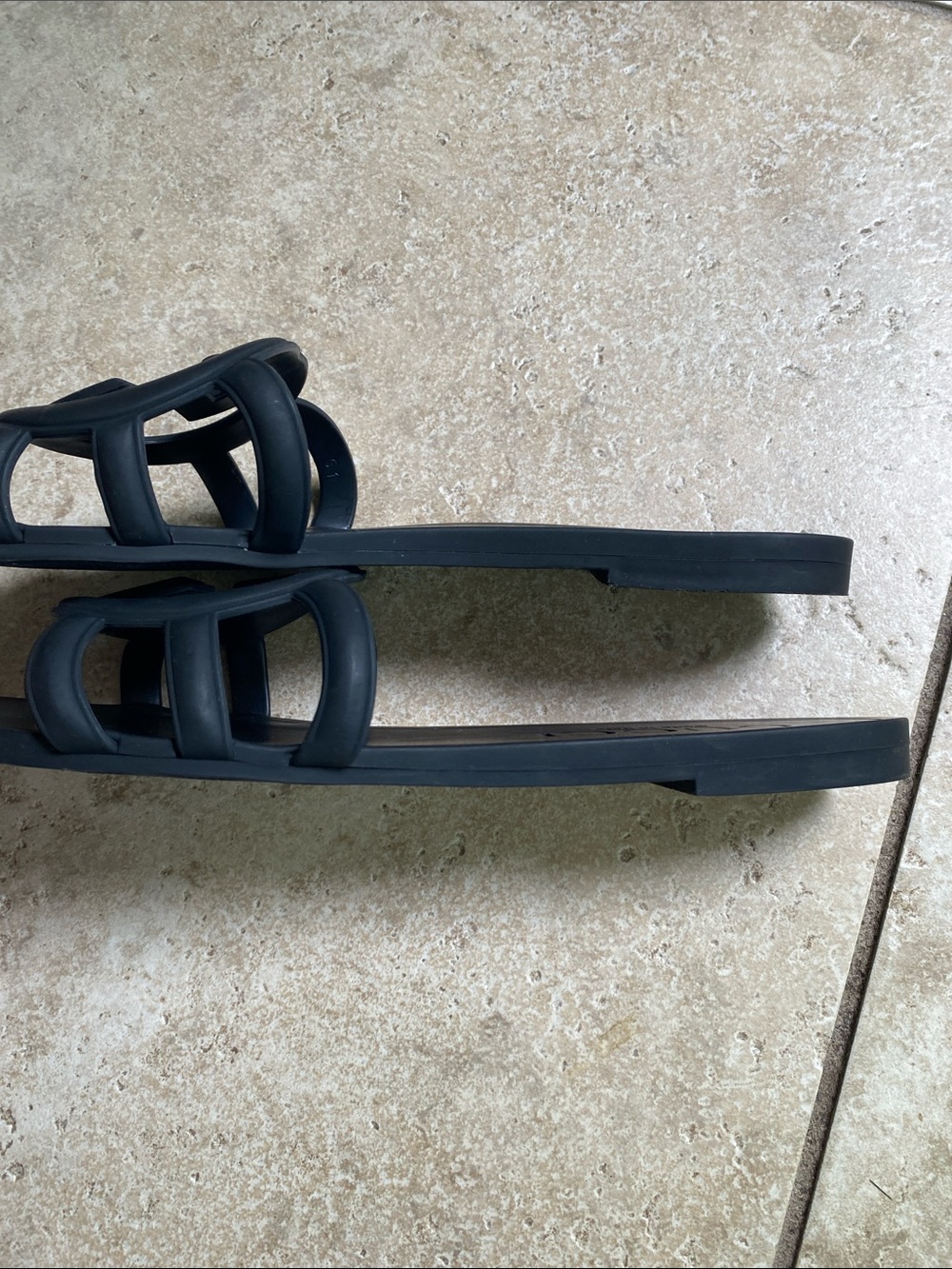 Gucci Matte Black GG Rubber Slide Sandals - Picture 15 of 16